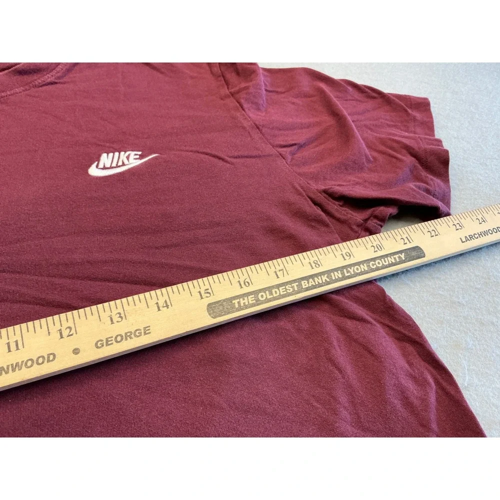 Nike T-Shirt Burgundy Maroon Embroidered Futura Logo Size L AR4997-682